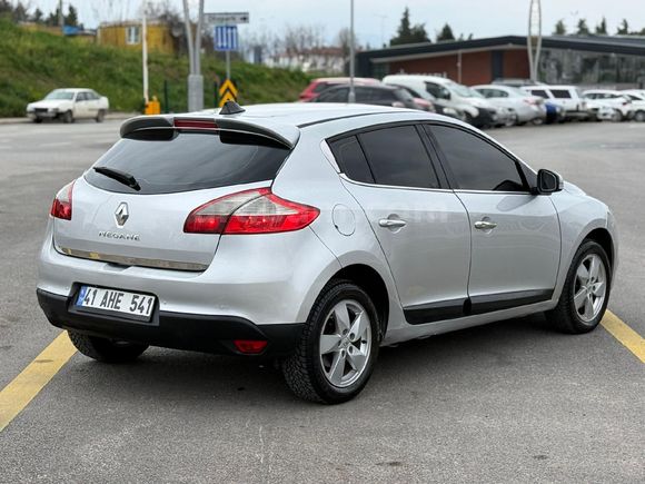 Sahibinden Renault Megane 1.5 dCi Expression 2012 Model  228.000 km Gri (Gümüş)