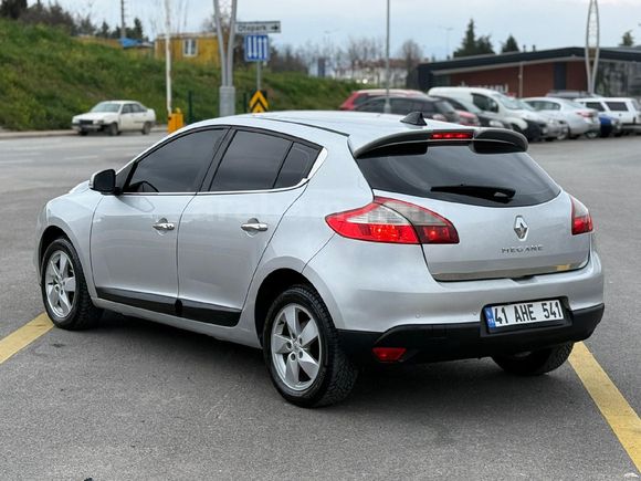 Sahibinden Renault Megane 1.5 dCi Expression 2012 Model  228.000 km Gri (Gümüş)