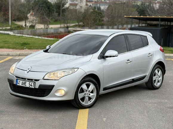 Sahibinden Renault Megane 1.5 dCi Expression 2012 Model  228.000 km Gri (Gümüş)