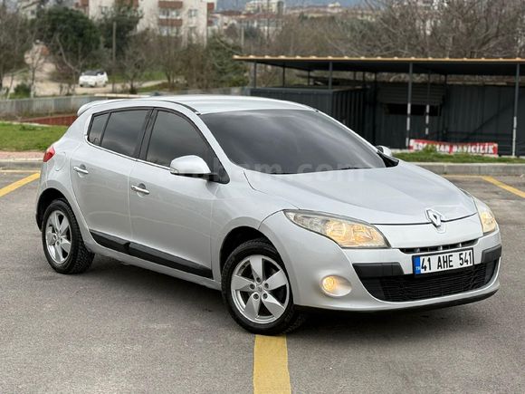 Sahibinden Renault Megane 1.5 dCi Expression 2012 Model  228.000 km Gri (Gümüş)