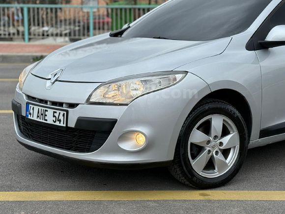 Sahibinden Renault Megane 1.5 dCi Expression 2012 Model  228.000 km Gri (Gümüş)
