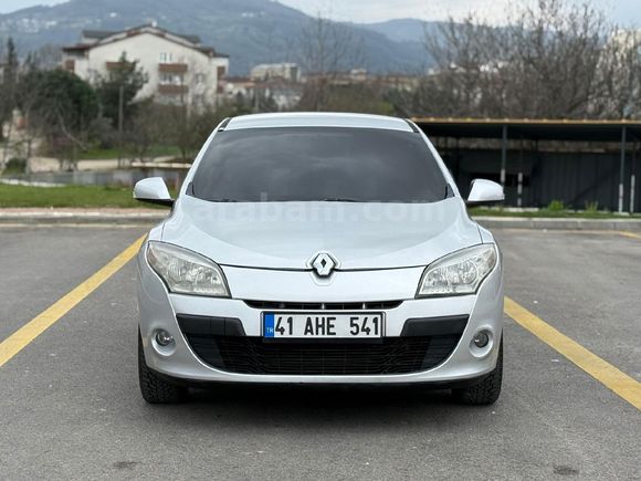 Sahibinden Renault Megane 1.5 dCi Expression 2012 Model  228.000 km Gri (Gümüş)