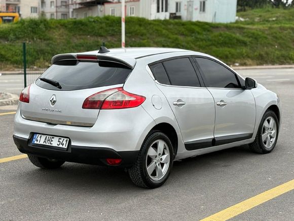 Sahibinden Renault Megane 1.5 dCi Expression 2012 Model  228.000 km Gri (Gümüş)