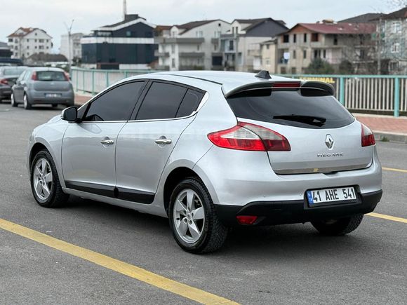 Sahibinden Renault Megane 1.5 dCi Expression 2012 Model  228.000 km Gri (Gümüş)