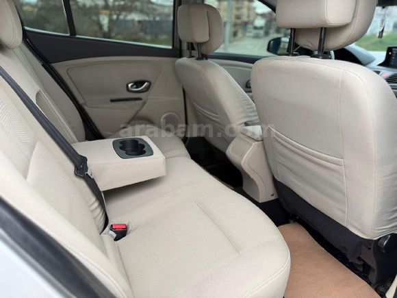 Sahibinden Renault Megane 1.5 dCi Expression 2012 Model  228.000 km Gri (Gümüş)