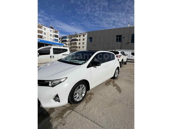 Sahibinden Toyota Auris 1.4 D-4D Premium 2013 Model 