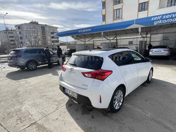 Sahibinden Toyota Auris 1.4 D-4D Premium 2013 Model 