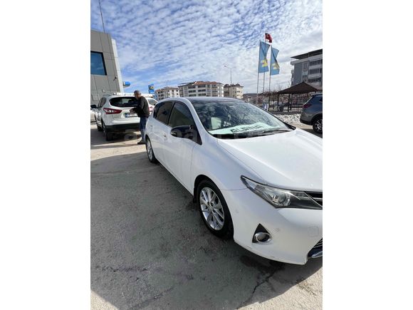 Sahibinden Toyota Auris 1.4 D-4D Premium 2013 Model 
