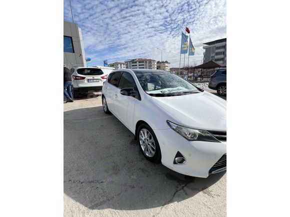 Sahibinden Toyota Auris 1.4 D-4D Premium 2013 Model 