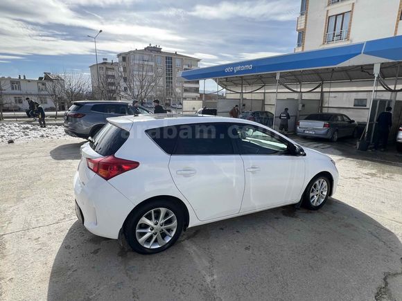 Sahibinden Toyota Auris 1.4 D-4D Premium 2013 Model 