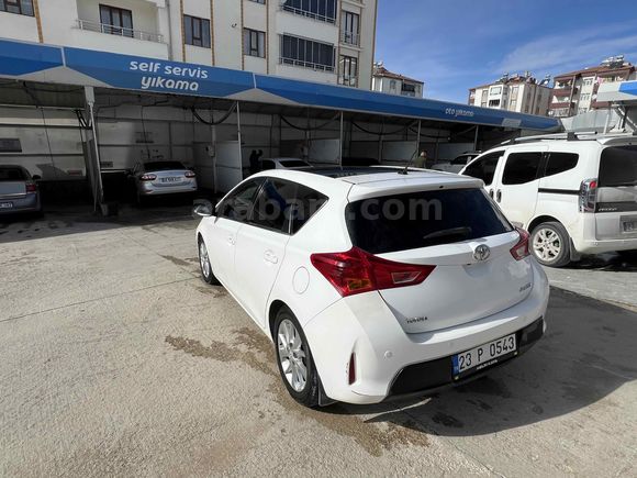 Sahibinden Toyota Auris 1.4 D-4D Premium 2013 Model 