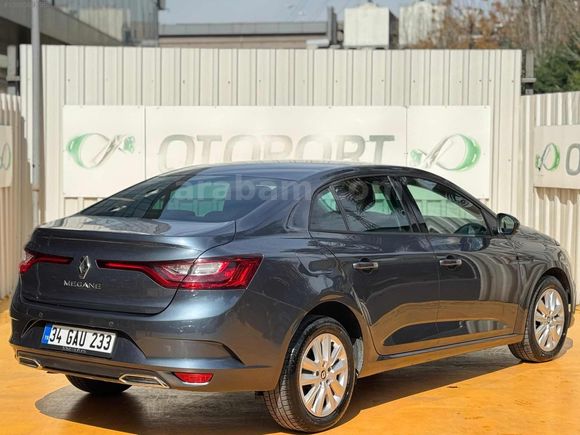 KÖŞK'TEN 2022 RENAULT MEGANE JOY 1.3 TCE DÜŞÜK KM