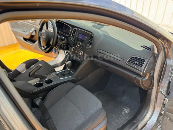 KÖŞK'TEN 2022 RENAULT MEGANE JOY 1.3 TCE DÜŞÜK KM