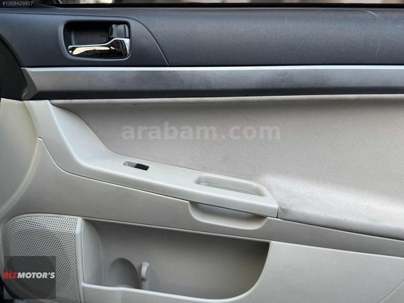 2.SAHİBİNDEN LANCER 2011 MODEL 1.5 İNVİTE 198 BİN KM OTOMATİK
