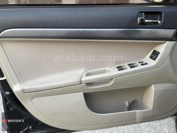 2.SAHİBİNDEN LANCER 2011 MODEL 1.5 İNVİTE 198 BİN KM OTOMATİK