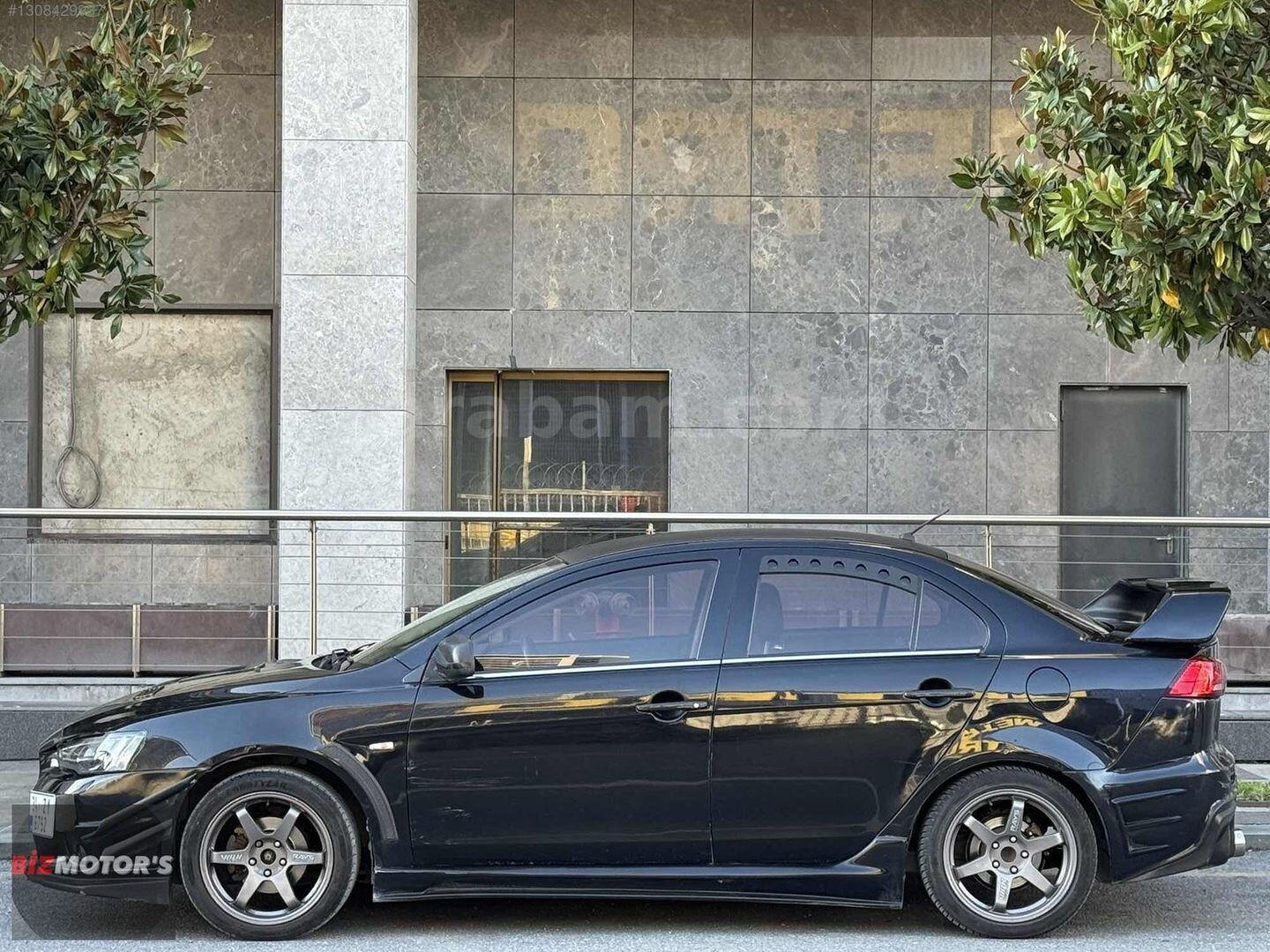 Galeriden Mitsubishi Lancer 1.5 Invite 2011 Model İstanbul 198.500 km Siyah 3