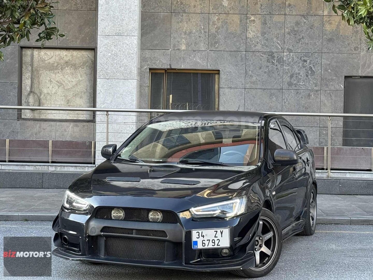 Galeriden Mitsubishi Lancer 1.5 Invite 2011 Model İstanbul 198.500 km Siyah 1