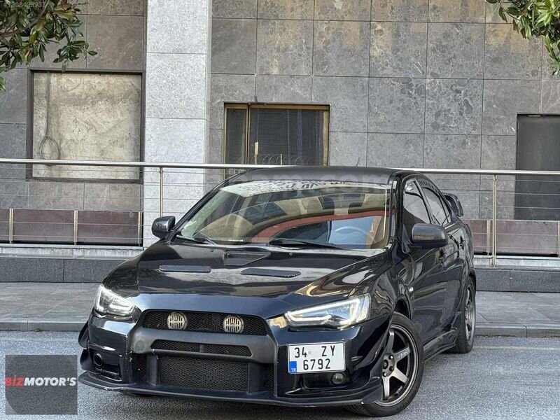Galeriden Mitsubishi Lancer 1.5 Invite 2011 Model İstanbul 198.500 km Siyah