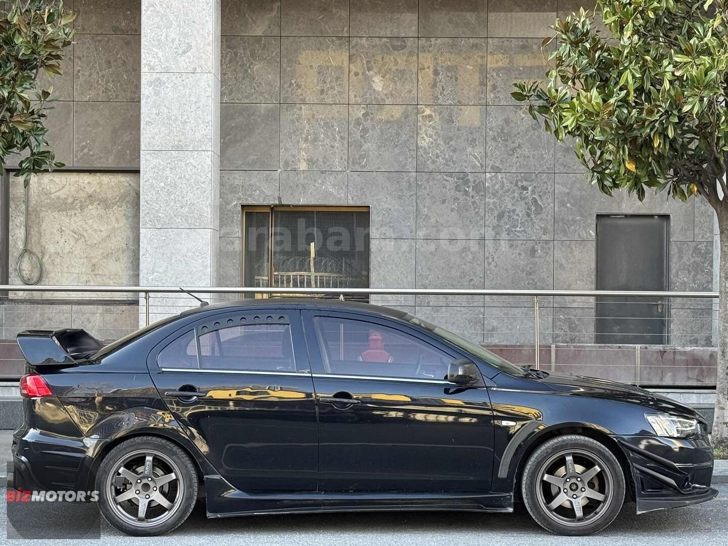 Galeriden Mitsubishi Lancer 1.5 Invite 2011 Model İstanbul 198.500 km Siyah 2