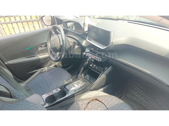 Sahibinden Peugeot 208 1.2 PureTech Allure Selection 2023 Model  21.000 km Gri (titanyum)