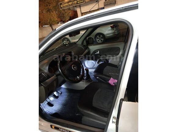Sahibinden Renault Symbol 1.5 dCi Expression 2010 Model  282.000 km Beyaz