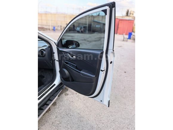 HYUNDAİ KONA Sahibinden Hyundai Kona 1.6 CRDI Smart 2020 Model  95.000 km Beyaz