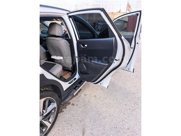 HYUNDAİ KONA Sahibinden Hyundai Kona 1.6 CRDI Smart 2020 Model  95.000 km Beyaz