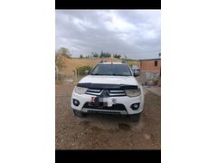 Sahibinden Mitsubishi L 200 4x4 Intense 2014 Model temiz