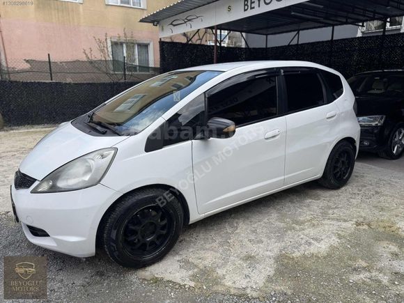 BEYOĞLU MOTORS ÜSKÜDAR'DAN OTOMATİK HONDA JAZZ AİLE ARACI...