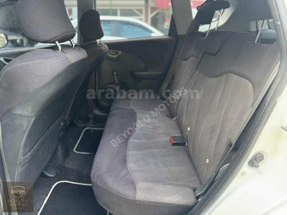 BEYOĞLU MOTORS ÜSKÜDAR'DAN OTOMATİK HONDA JAZZ AİLE ARACI...