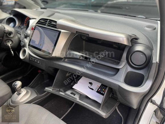 BEYOĞLU MOTORS ÜSKÜDAR'DAN OTOMATİK HONDA JAZZ AİLE ARACI...