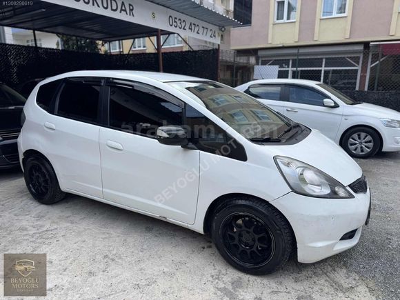 BEYOĞLU MOTORS ÜSKÜDAR'DAN OTOMATİK HONDA JAZZ AİLE ARACI...