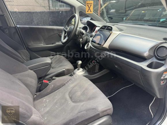 BEYOĞLU MOTORS ÜSKÜDAR'DAN OTOMATİK HONDA JAZZ AİLE ARACI...