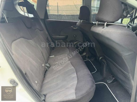 BEYOĞLU MOTORS ÜSKÜDAR'DAN OTOMATİK HONDA JAZZ AİLE ARACI...