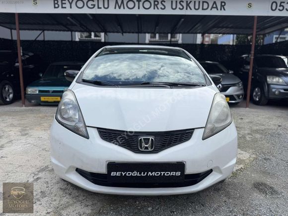 BEYOĞLU MOTORS ÜSKÜDAR'DAN OTOMATİK HONDA JAZZ AİLE ARACI...