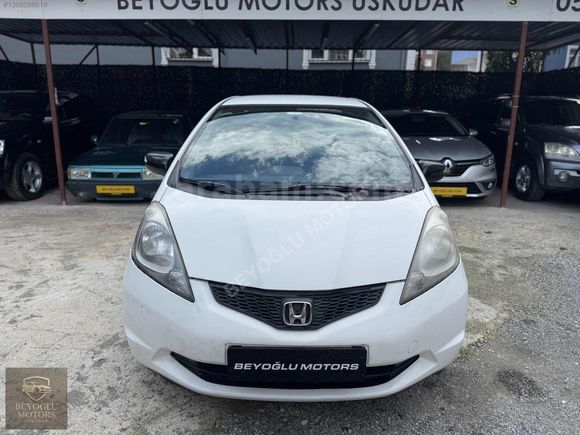BEYOĞLU MOTORS ÜSKÜDAR'DAN OTOMATİK HONDA JAZZ AİLE ARACI...