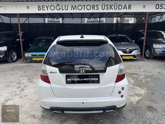 BEYOĞLU MOTORS ÜSKÜDAR'DAN OTOMATİK HONDA JAZZ AİLE ARACI...