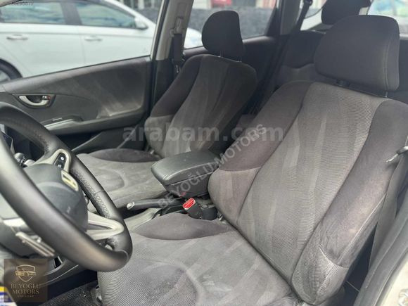 BEYOĞLU MOTORS ÜSKÜDAR'DAN OTOMATİK HONDA JAZZ AİLE ARACI...