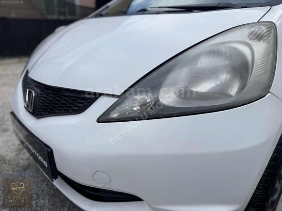 BEYOĞLU MOTORS ÜSKÜDAR'DAN OTOMATİK HONDA JAZZ AİLE ARACI...