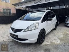 BEYOĞLU MOTORS ÜSKÜDAR'DAN OTOMATİK HONDA JAZZ AİLE ARACI...