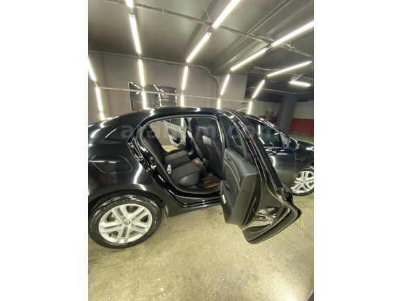 Sahibinden Renault Megane 1.6 Joy 2018 Model  42.000 km Siyah