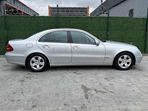 TR'DE TEK HATASIZ BOYASIZ DÜŞÜK KM MERSEDES E200