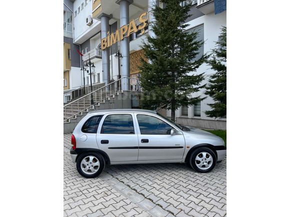 Galeriden Opel Corsa 1.4 100.Yıl 2000 Model Kütahya