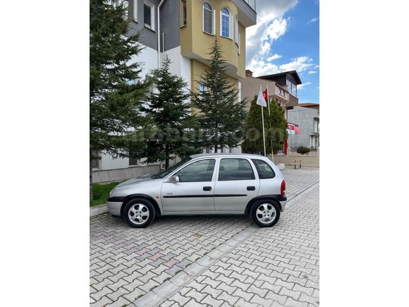 Galeriden Opel Corsa 1.4 100.Yıl 2000 Model Kütahya