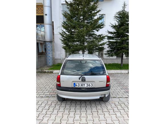 Galeriden Opel Corsa 1.4 100.Yıl 2000 Model Kütahya