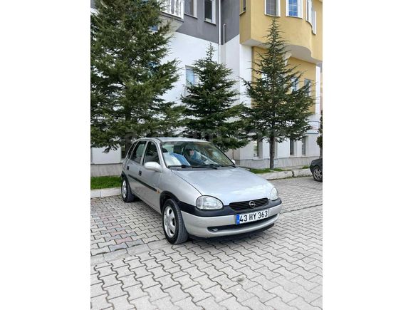 Galeriden Opel Corsa 1.4 100.Yıl 2000 Model Kütahya