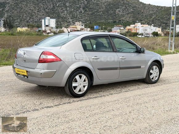 2004 MEGAN DYNAMİQUE HATASIZ DEĞİŞENSİZ İKİ PARÇA BOYALI