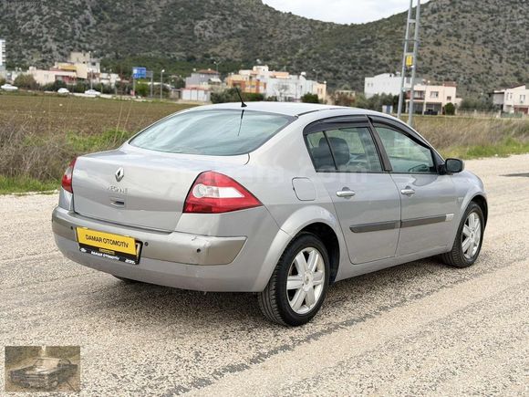 2004 MEGAN DYNAMİQUE HATASIZ DEĞİŞENSİZ İKİ PARÇA BOYALI