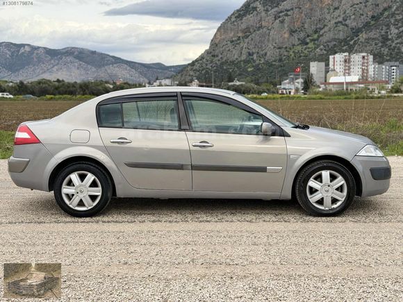 2004 MEGAN DYNAMİQUE HATASIZ DEĞİŞENSİZ İKİ PARÇA BOYALI