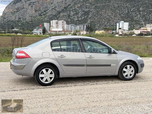 2004 MEGAN DYNAMİQUE HATASIZ DEĞİŞENSİZ İKİ PARÇA BOYALI